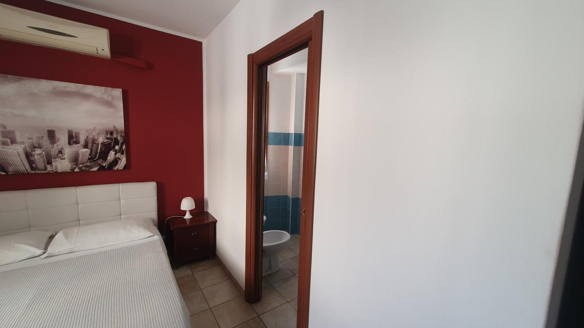 Blue Dolphin Guest House Альгеро Экстерьер фото