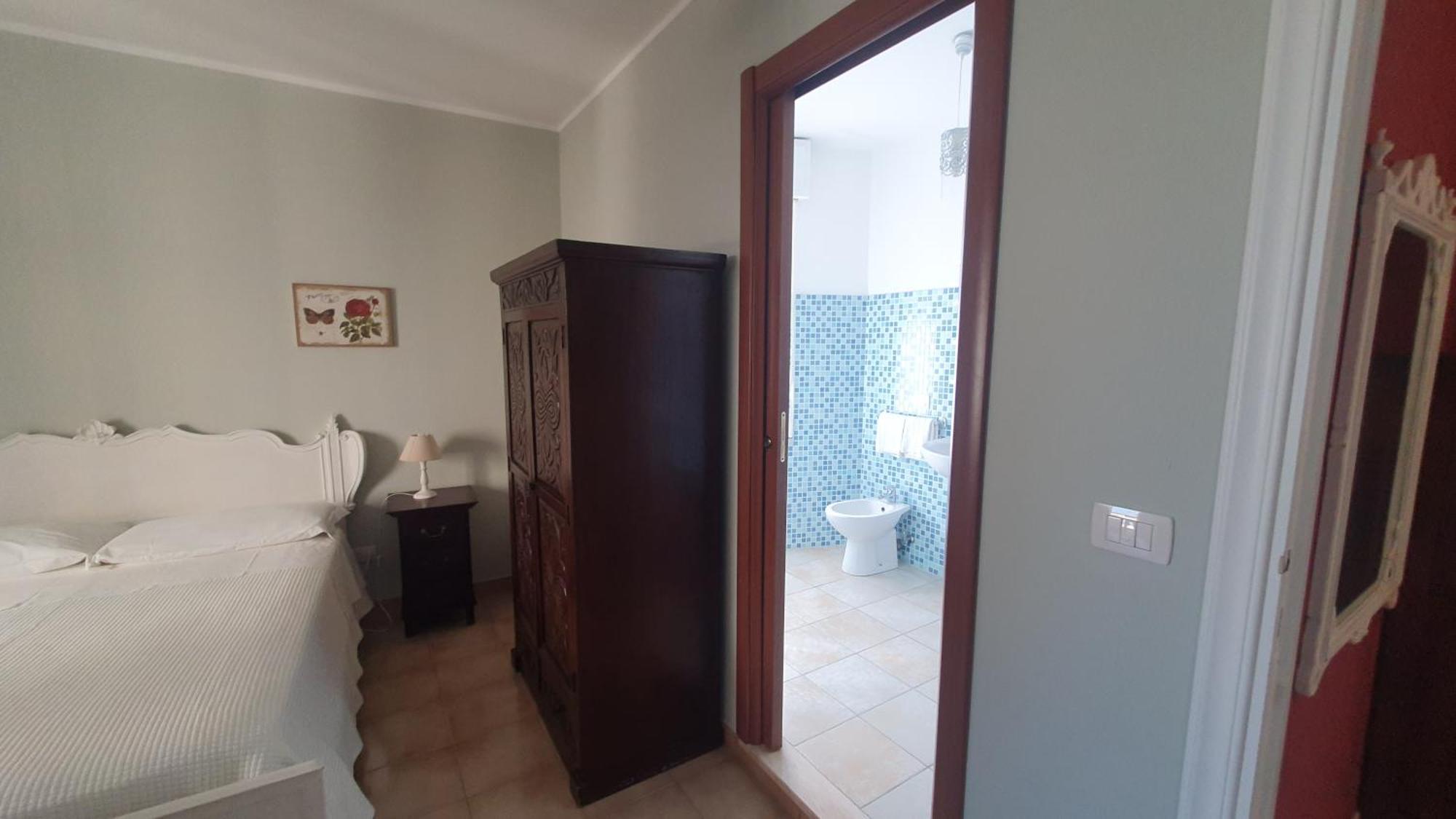 Blue Dolphin Guest House Альгеро Экстерьер фото