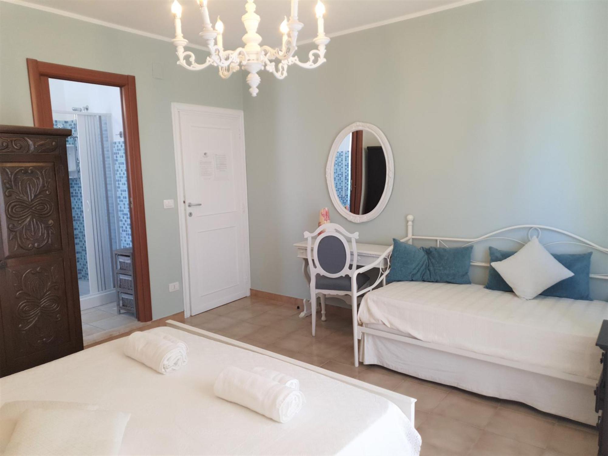 Blue Dolphin Guest House Альгеро Экстерьер фото