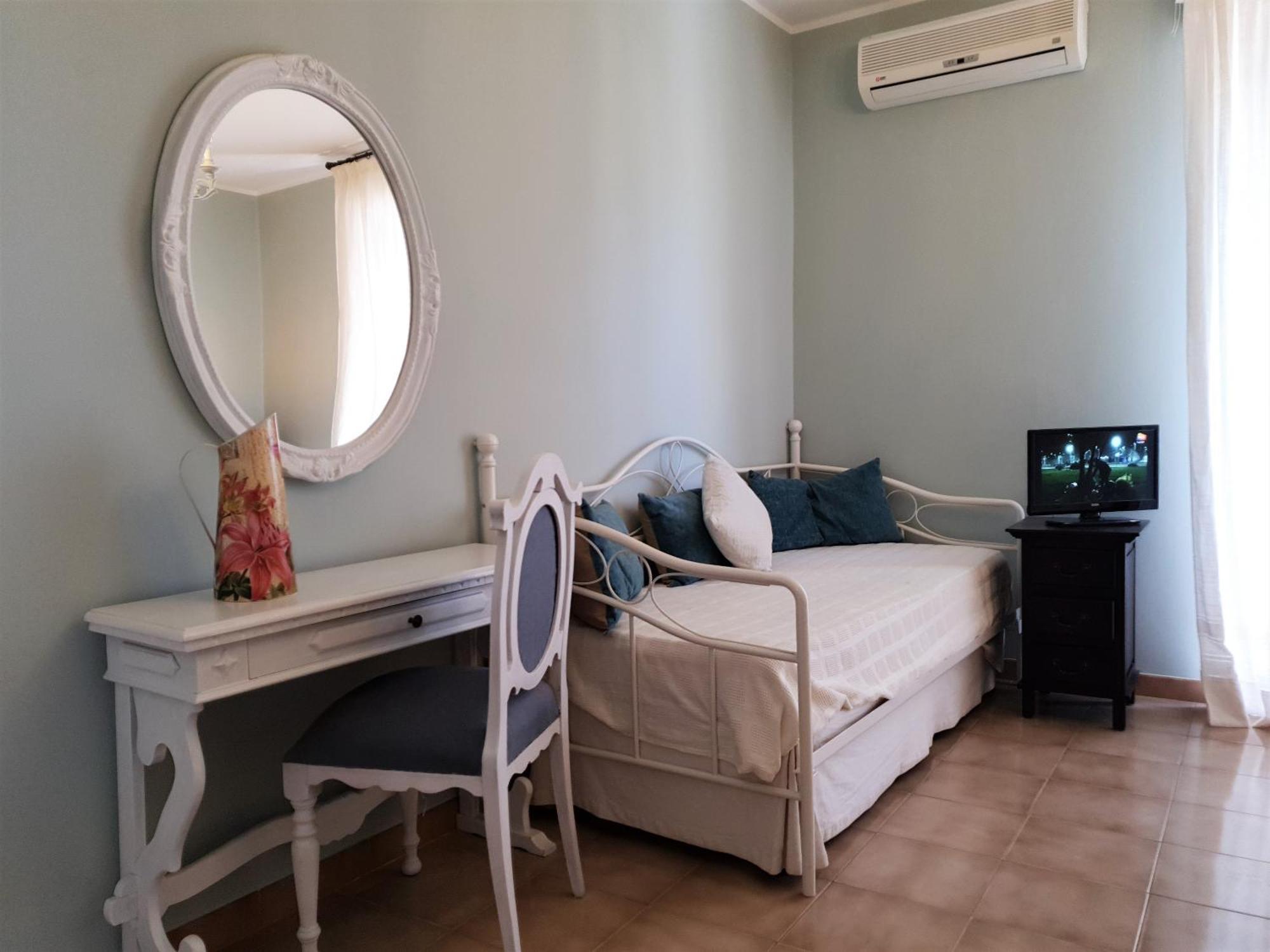 Blue Dolphin Guest House Альгеро Экстерьер фото